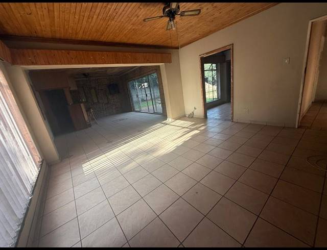 4 BEDROOM HOUSE FOR SALE IN VANDERBIJLPARK SW 2